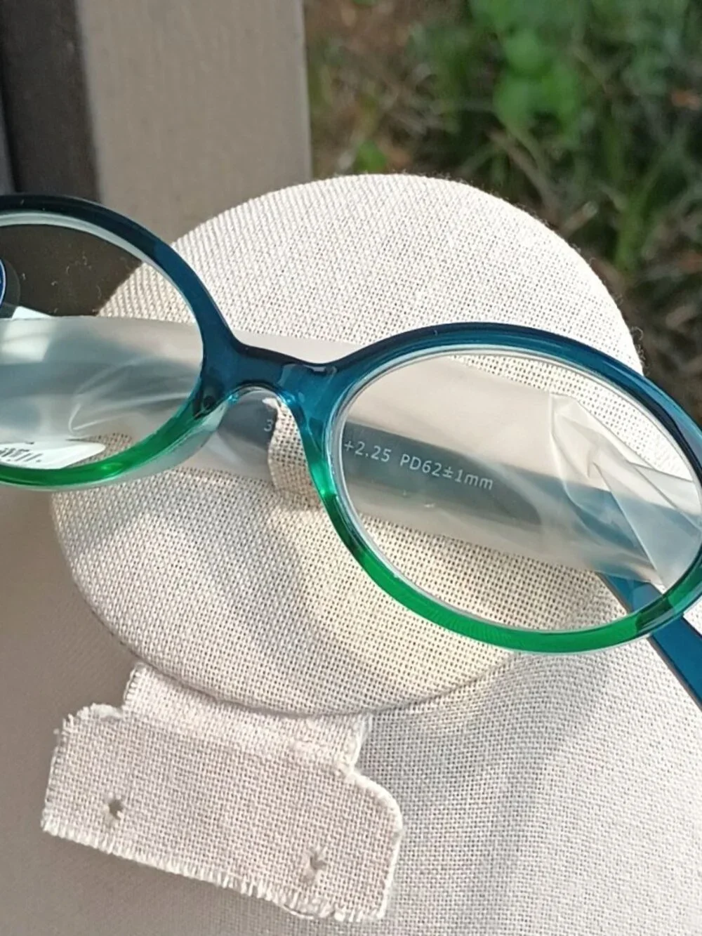 Reading Glasses by Peepers (Filly), +2.25 strength, teal/green ombre color, NWT